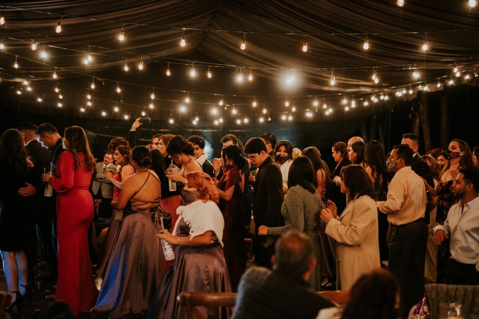 Waterfront wedding guests reception — Rockland Manor wedding shuttle Maryland