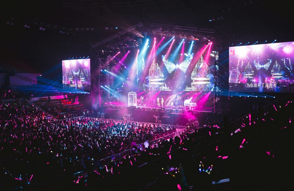 Concert crowd inside Royal Farms Arena — Baltimore charter bus drop-off