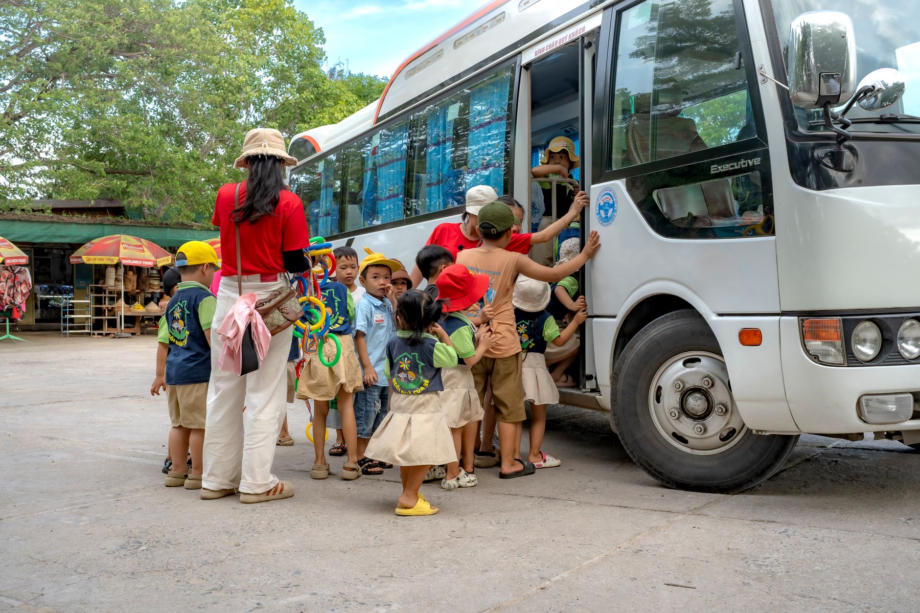 National Aquarium Baltimore Group Transportation & Field-Trip Shuttles