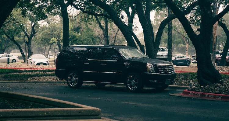 Cadillac Escalade SUV (4–5 pax)