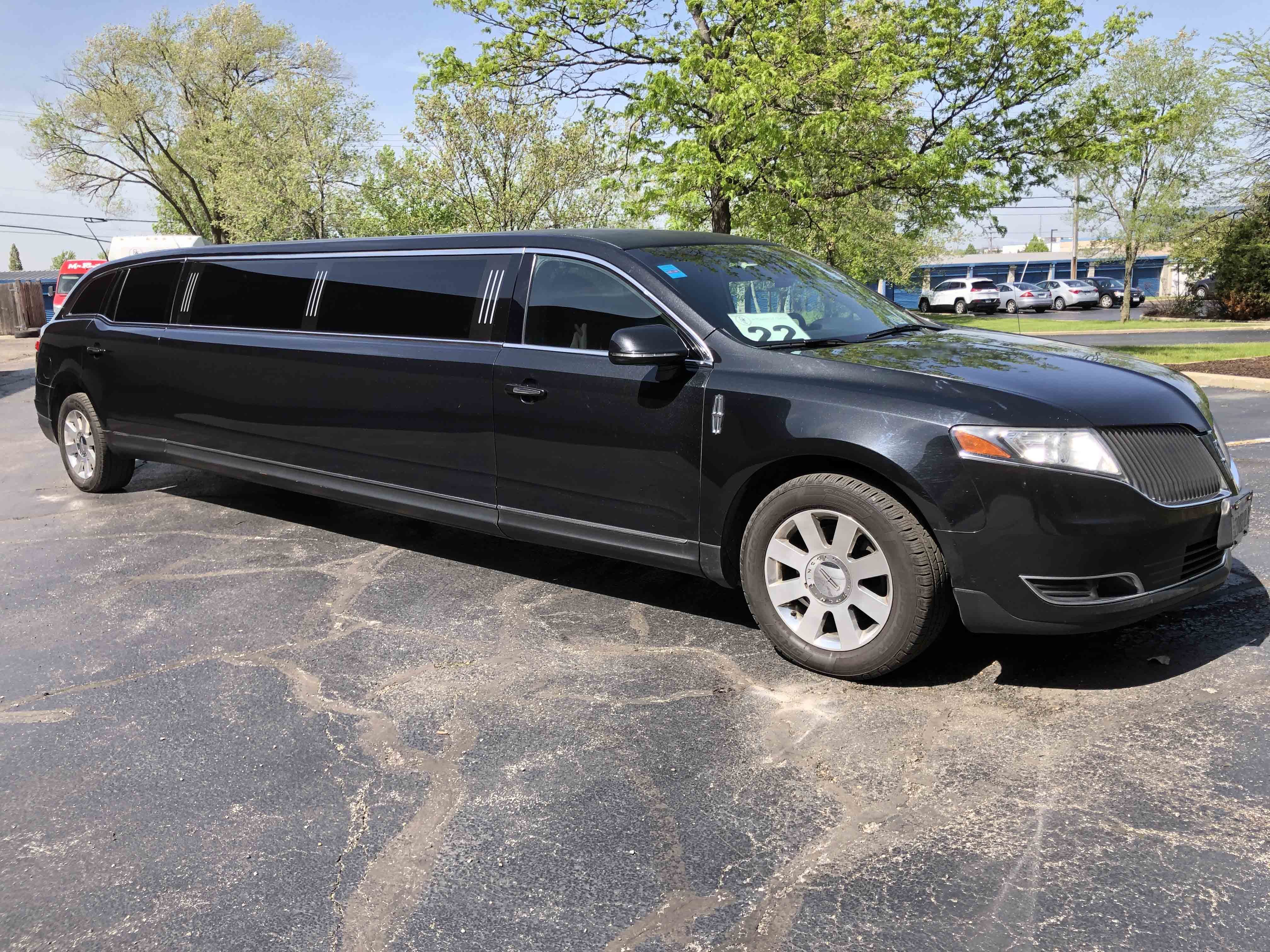 Stretch limos + Hummer H2 (6–20 passengers)